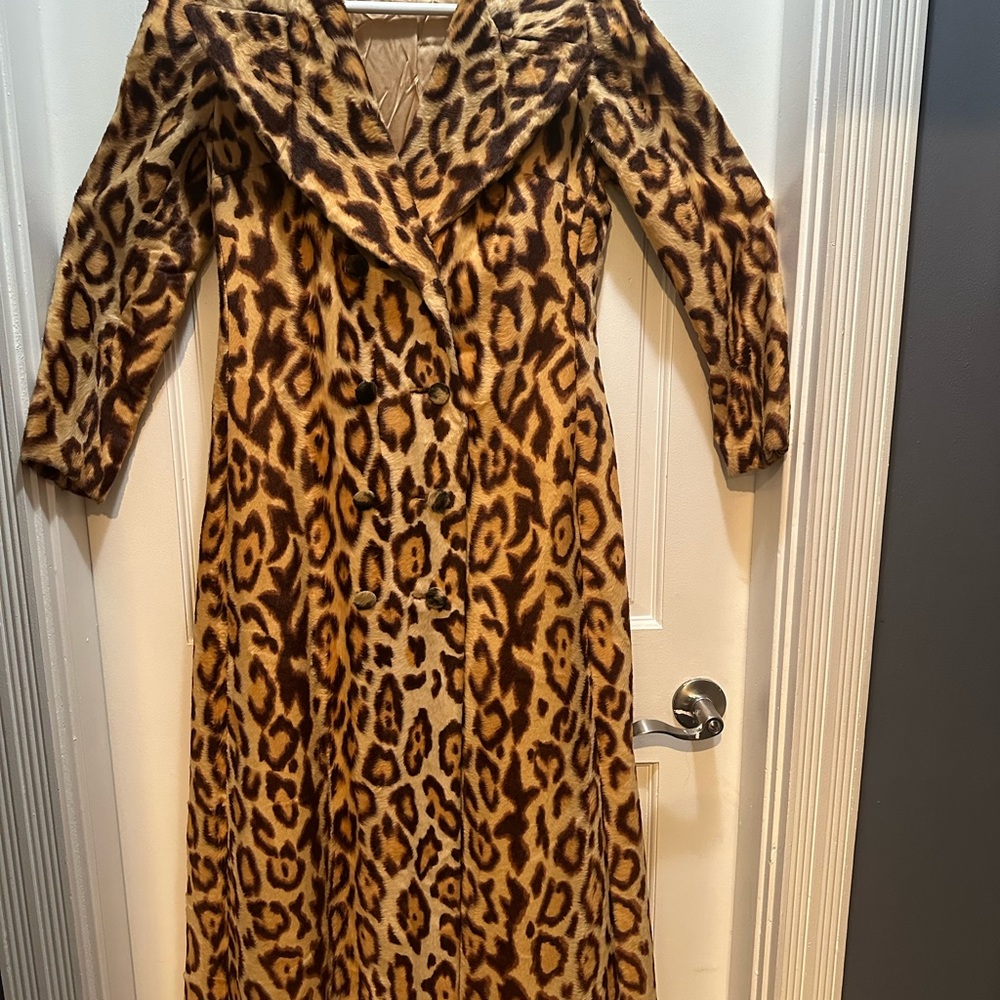 Elegant Leopard Print Women's Cape